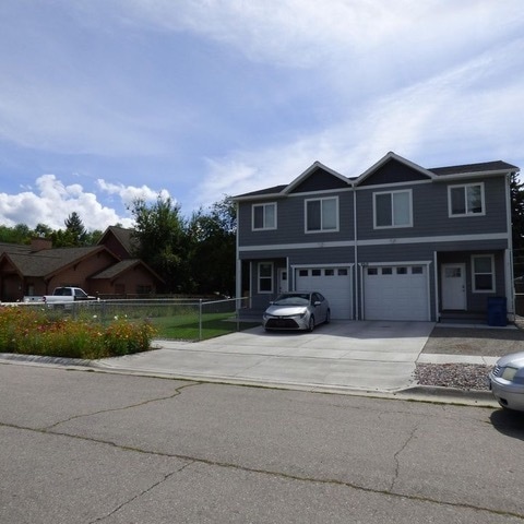 Foto principal - Newer side by side duplex