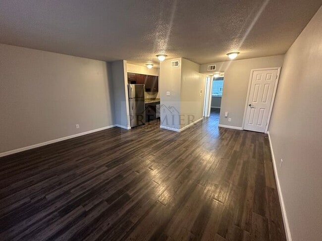 Foto del edificio - 6049 Barton Ave