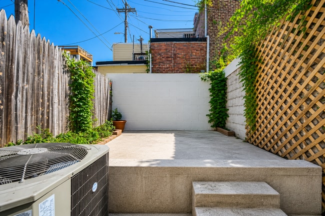 Building Photo - 305 S Collington Ave