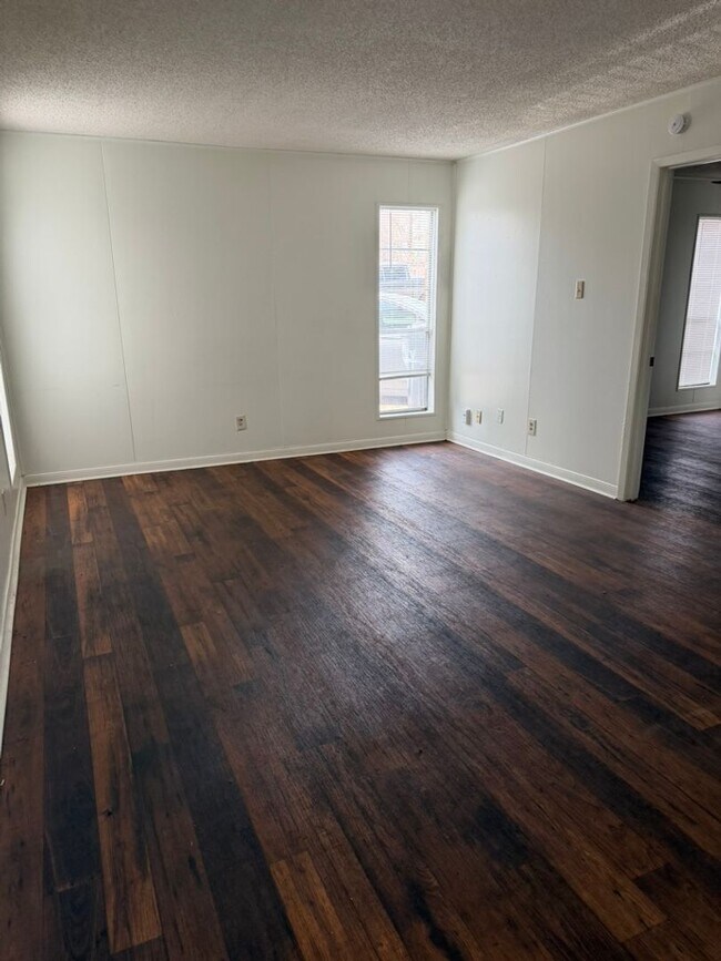 Building Photo - 2021 Austin Ave