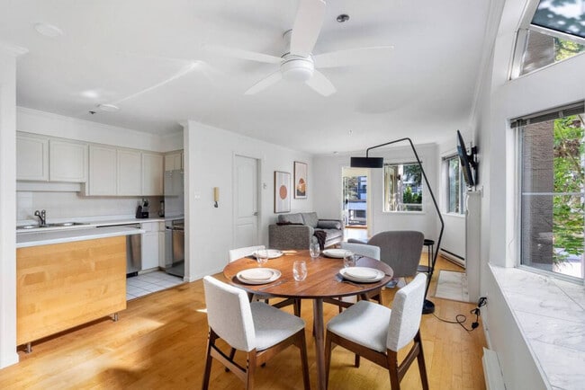 Photo du bâtiment - 1126 W 11th Ave
