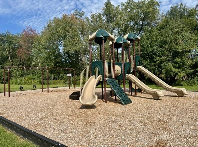 Building Photo - 1083 E State Rd 2