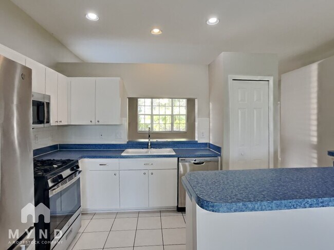 Foto del edificio - 10841 Newbridge Dr