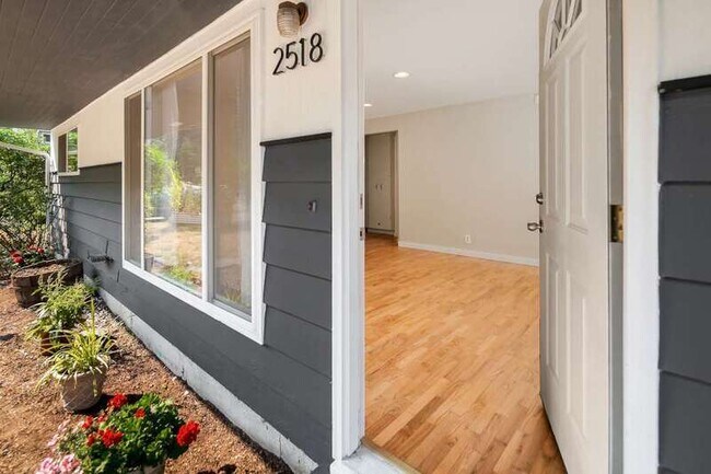 Foto del edificio - 2518 NE 178th St