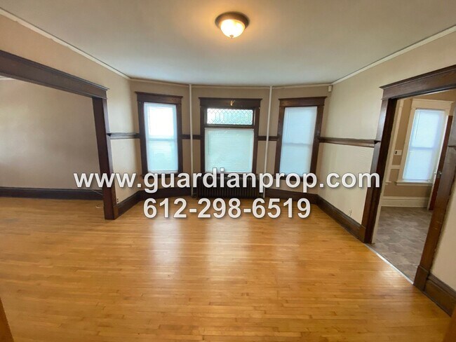 Building Photo - 709-711 Jessamine Ave E