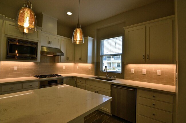 Building Photo - 229 Athena Ct