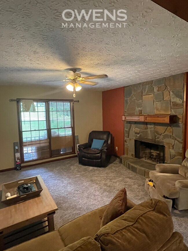 Building Photo - 6225 Oak Ridge Dr