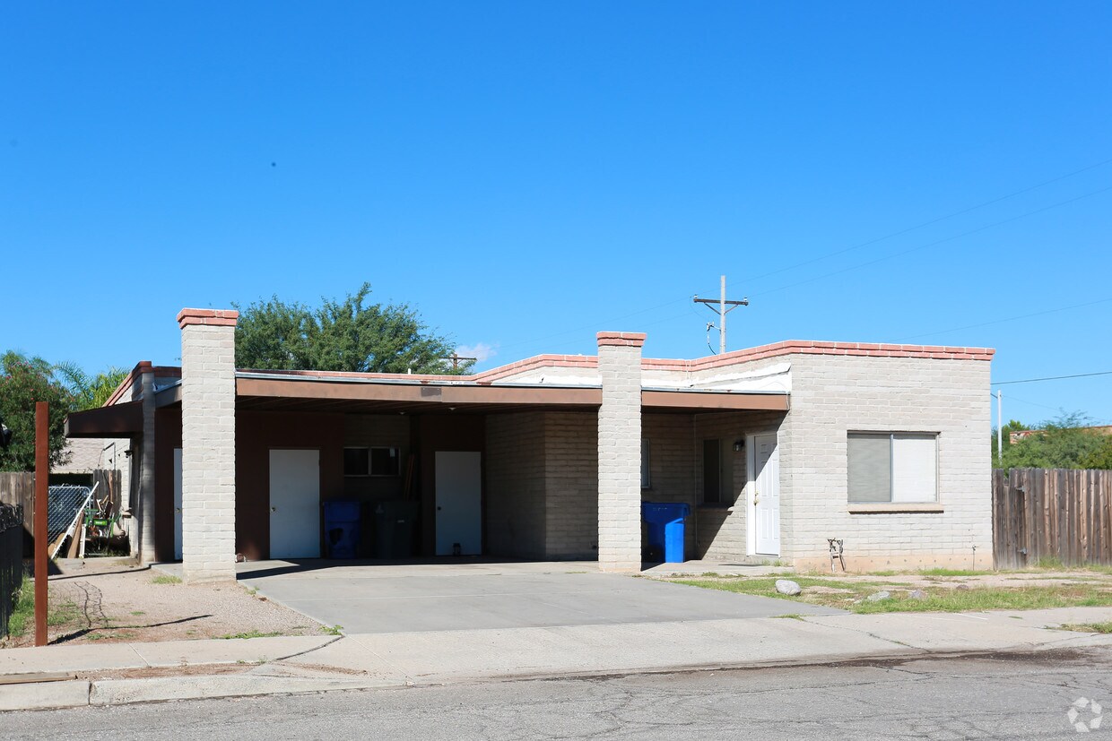 Foto del edificio - 1661 N Louis Ln