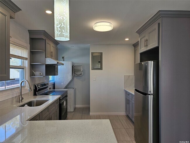 Foto del edificio - 57-90-90 228th St