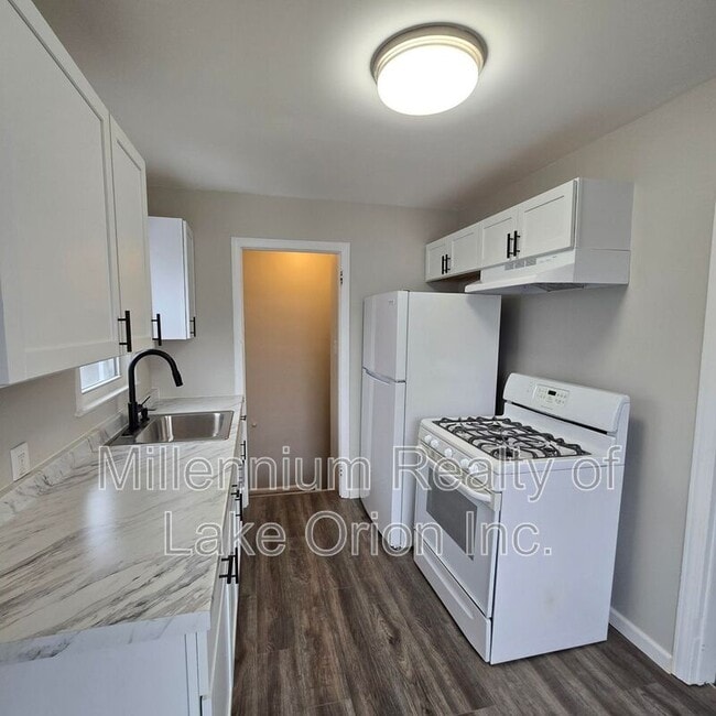 Foto del edificio - 353 South Blvd W