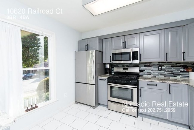Building Photo - 10620 Railroad Ct