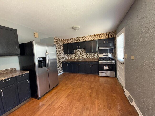 Foto del edificio - 529 Sidney Ave