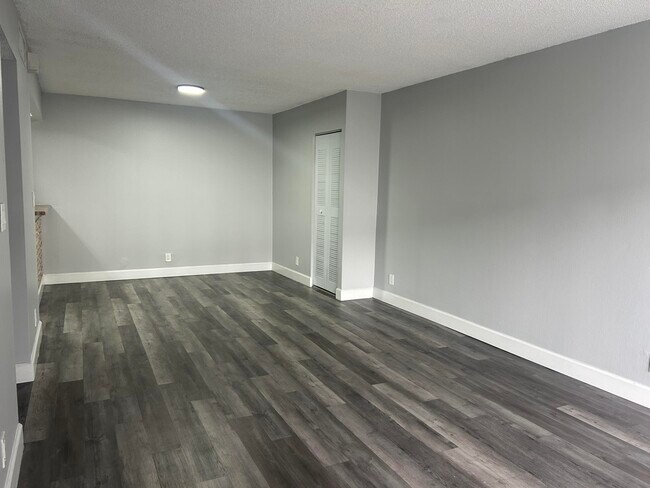 Foto del edificio - 3232 NW 84th Ave