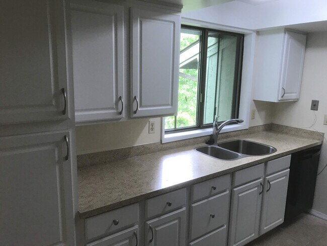 Foto del edificio - 3 Bedroom Home in SE Eugene