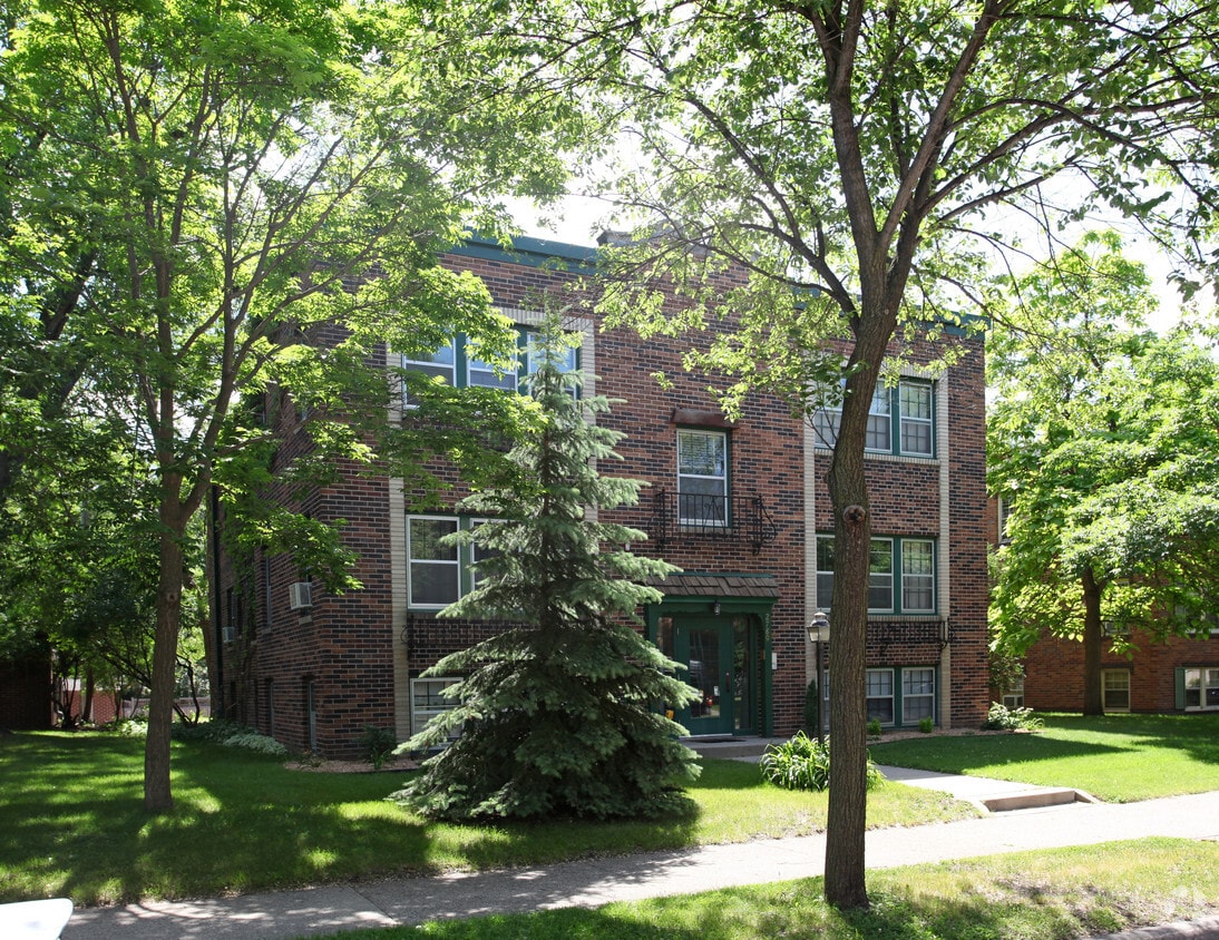 Building Photo - 2789 Xerxes Ave S