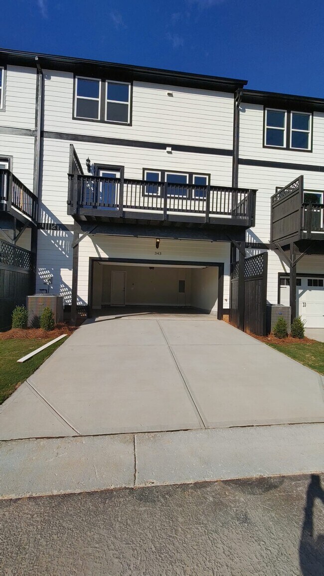 Building Photo - 343 Lincoln St