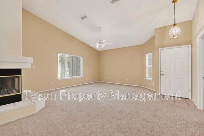 Building Photo - 7411 Peregrine Rd NE