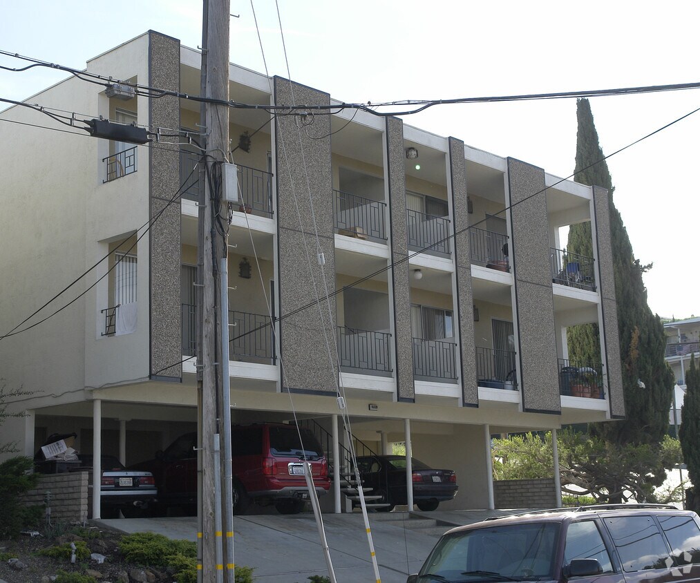 Foto del edificio - 16320 Saratoga St