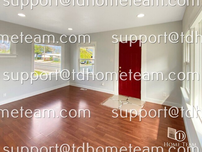 Building Photo - Charming 2-Bedroom Home in Tacoma with Spa...