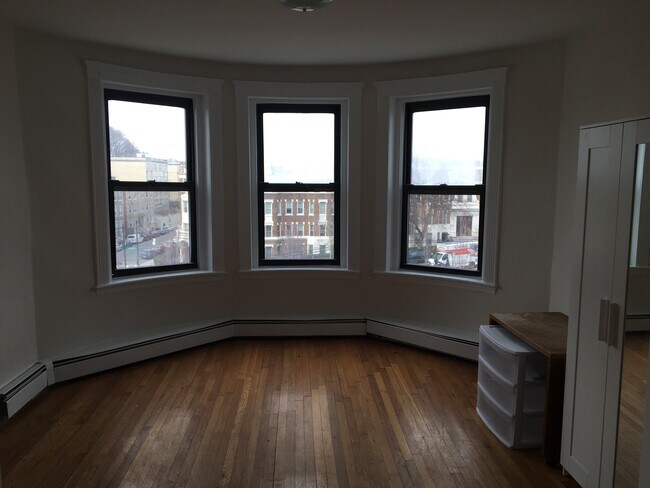 Building Photo - 1682 Commonwealth Ave