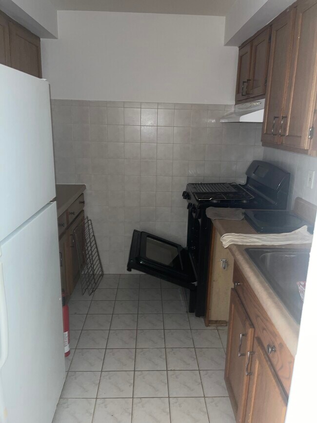 Kitchen - 251 Sumpter St