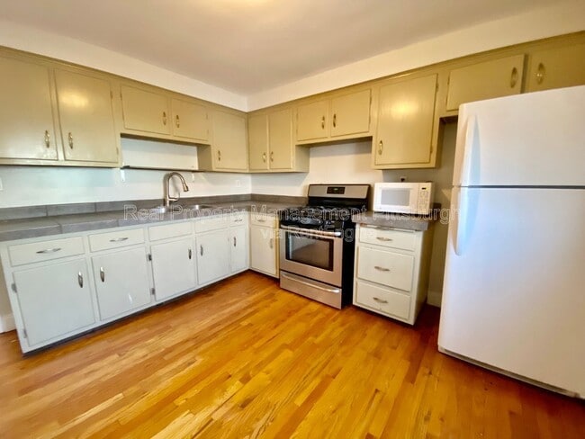 Photo - 825 Collins St Apartment