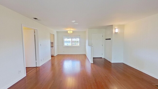 Foto del edificio - 2 Bed / 2 Bath Condo Uptown Santa Barbara