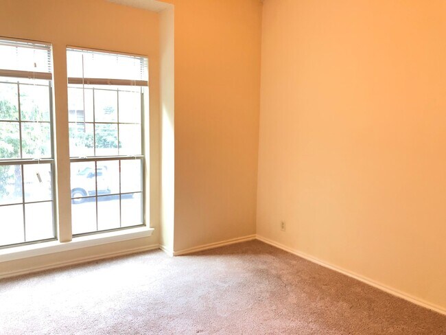 Foto del edificio - PRELEASE 8/15/2025 2 bed 2 bath