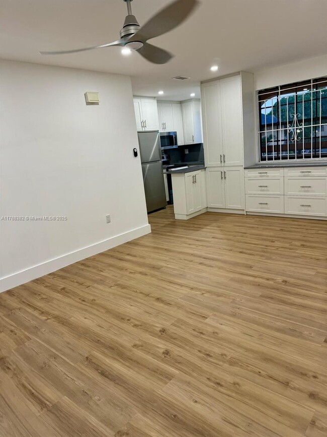 Building Photo - 1425 SW 122nd Ave