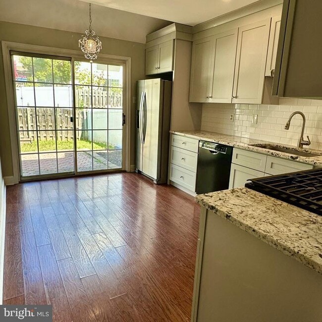 Foto del edificio - 22 Honey Locust Ln