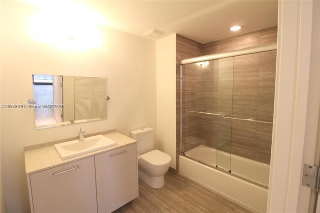 Building Photo - 1010 Brickell Ave