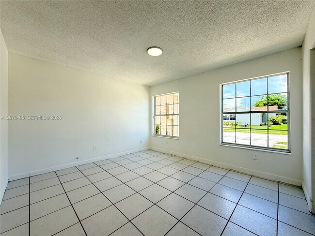 Foto del edificio - 9850 W Heather Ln