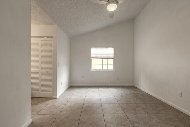 Foto del edificio - 91 Wellwood Ln
