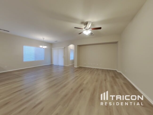 Foto del edificio - 16823 W Cottonwood St