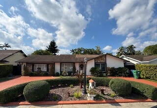 Building Photo - 9412 SW 127th Ave