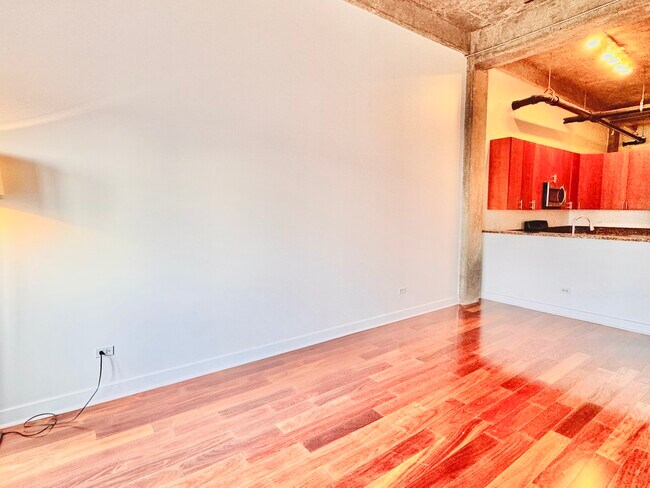Building Photo - 320 E 21st St