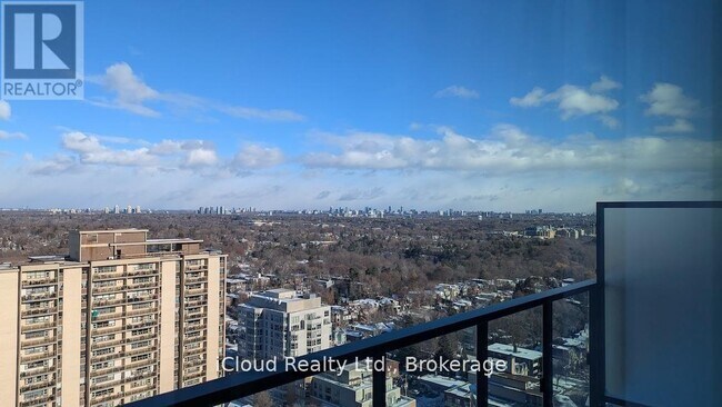 Photo du bâtiment - 120 Broadway Ave