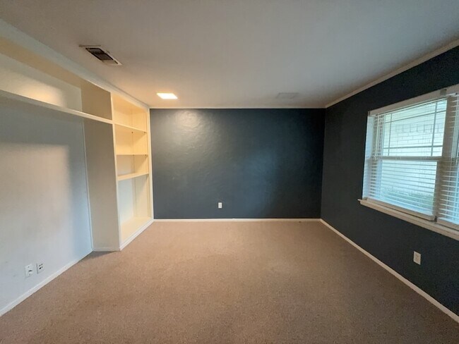 Building Photo - 1812 Elmhurst Dr