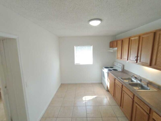 Building Photo - 5168 Admiral Dr