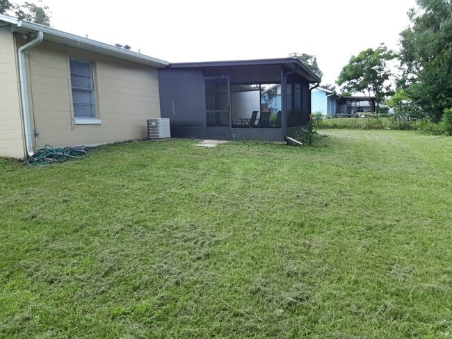 Building Photo - 2051 Almond St