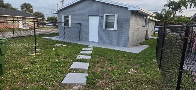 Foto del edificio - 815 Foster Rd