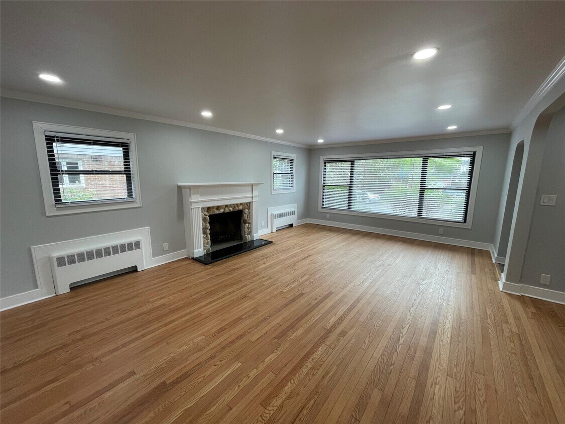Primary Photo - 411 E Walnut St