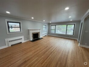 Building Photo - 411 E Walnut St