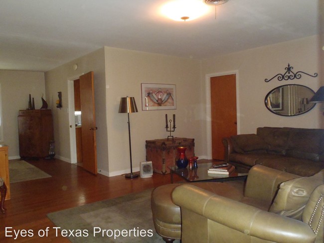 Building Photo - 2 br, 1 bath House - 700 E. 46th Street