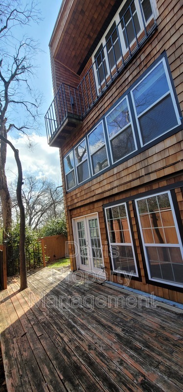 Building Photo - 7418 Fair Oaks Ave