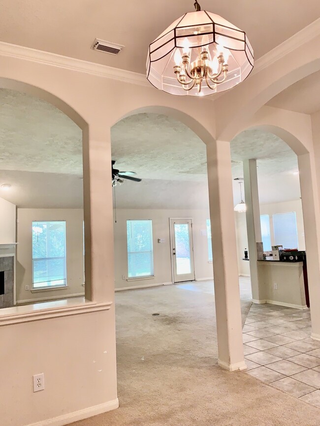 Building Photo - 7827 Iris Glen Ln
