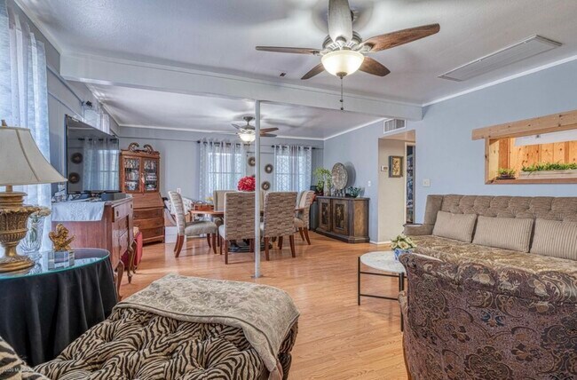 Foto del edificio - 1532 W Delaware St