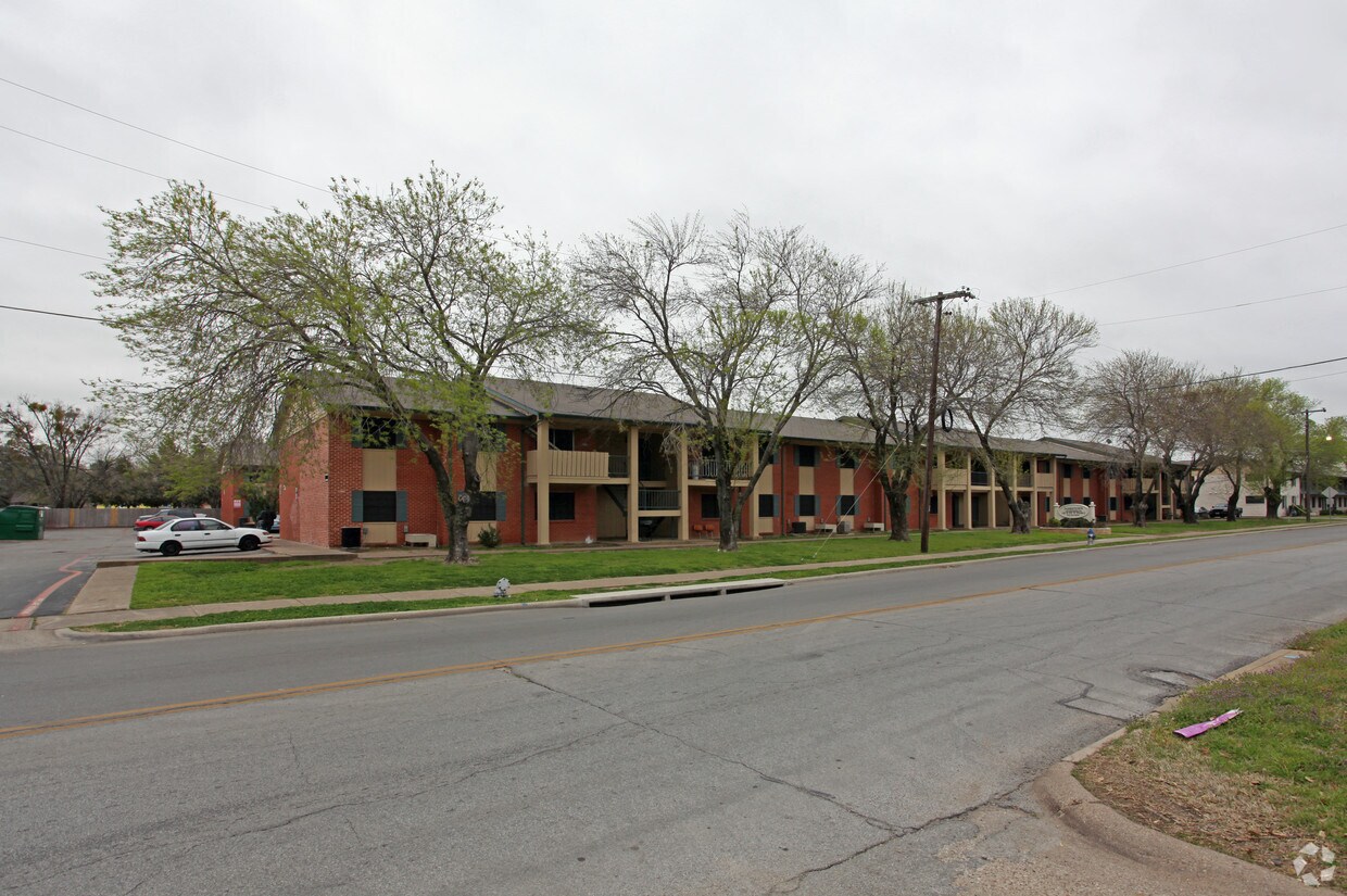 Jamestown, Apartaments - Jamestown Apartments