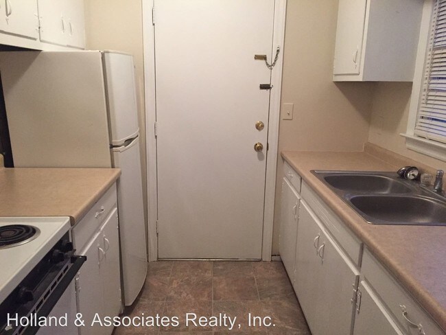 Building Photo - 1 br, 1 bath House - 909-A Elm Street