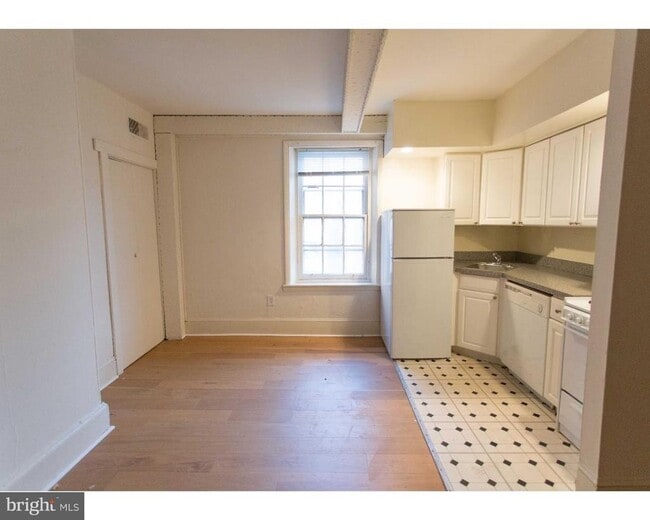 Building Photo - 901 Clinton St